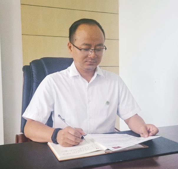 匠心書(shū)壯志，妙手繪華章